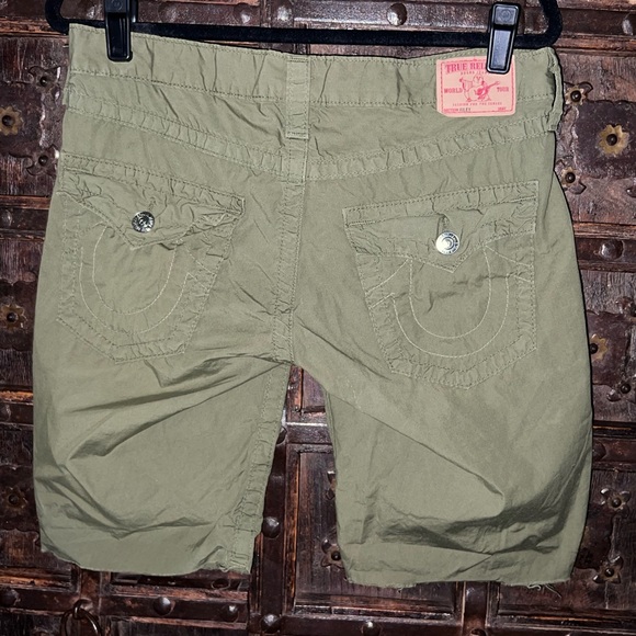 True Religion Riley Shorts in Army Green Size 28 - Picture 3 of 8